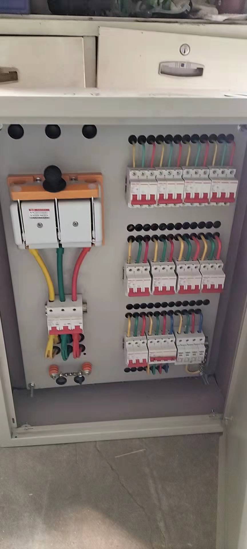配電箱9